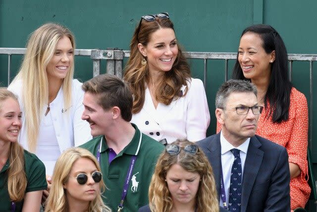 The 37-year-old Duchess of Cambridge looks super chic at the tennis match.