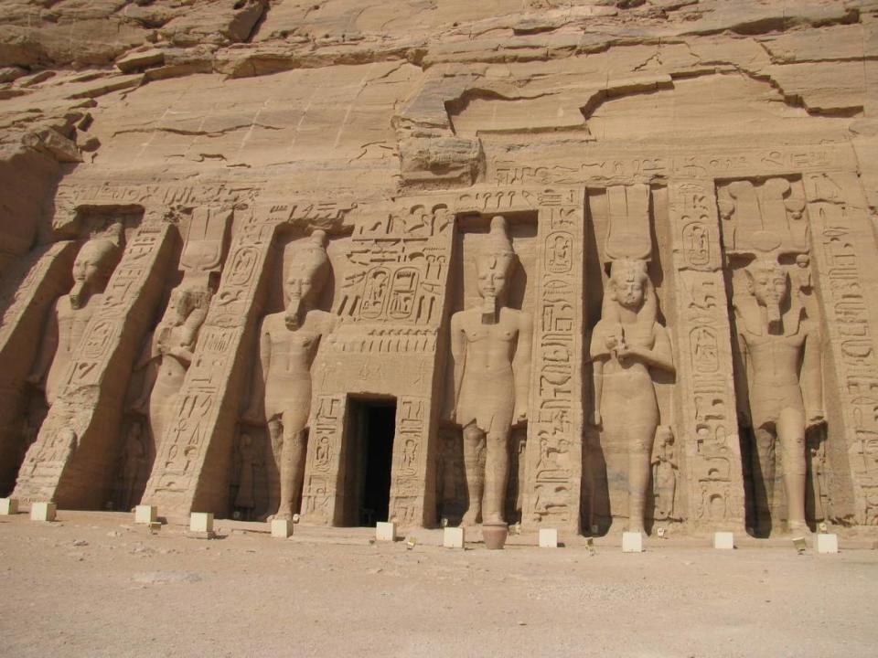 El segundo templo de Abu Simbel, con sus gigantescas figuras, es parte de la excepcional arqueología egipcia.