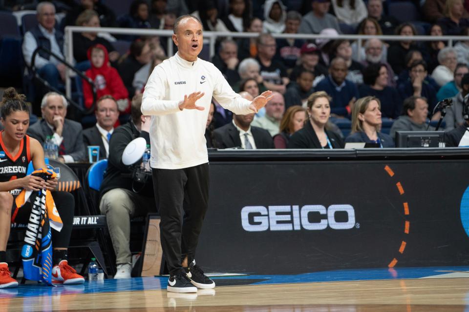 Oregon State Beavers head coach Scott Rueck speaks to his players on the court during the first half in the semifinals of the Albany Regional of the 2024 NCAA Tournament at the MVP Arena March 29, 2024, in Albany, New York.