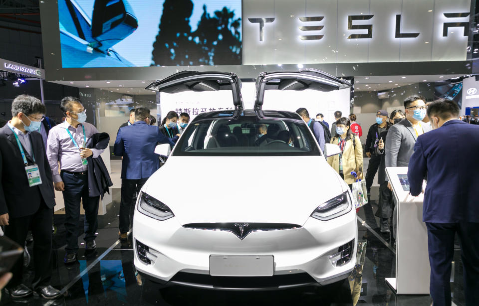 SHANGHAI, CHINA - NOVEMBER 6, 2020 - People view a Tesla Model 3 electric car at the auto exhibition area of the third International Import Expo in Shanghai, China, Nov. 6, 2020.PHOTOGRAPH BY Costfoto / Barcroft Studios / Future Publishing (Photo credit should read Costfoto/Barcroft Media via Getty Images)