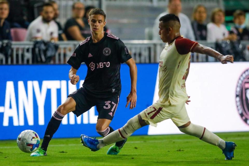 Inter Miami CF player Romeo Beckham (37) controls the ball against Club Universitario de Deportes during the second half of an international friendly match at DRV PNK Stadium in Fort Lauderdale, Florida on Wednesday, January 26, 2022.