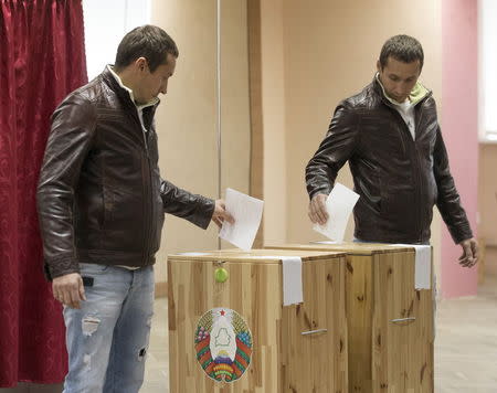 A man casts his ballot during a presidential election at a polling station on the outskirts of Minsk, Belarus, October 11, 2015. REUTERS/Vasily Fedosenko