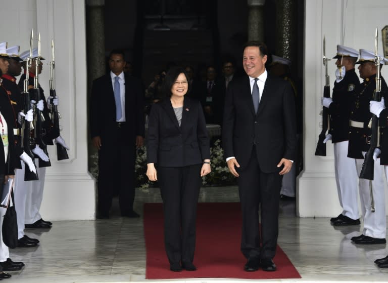 Taiwan's President Tsai Ing-wen (L) and Panama's President Juan Carlos Varela, seen during a ceremony at the presidential palace in Panama City, in June 2016