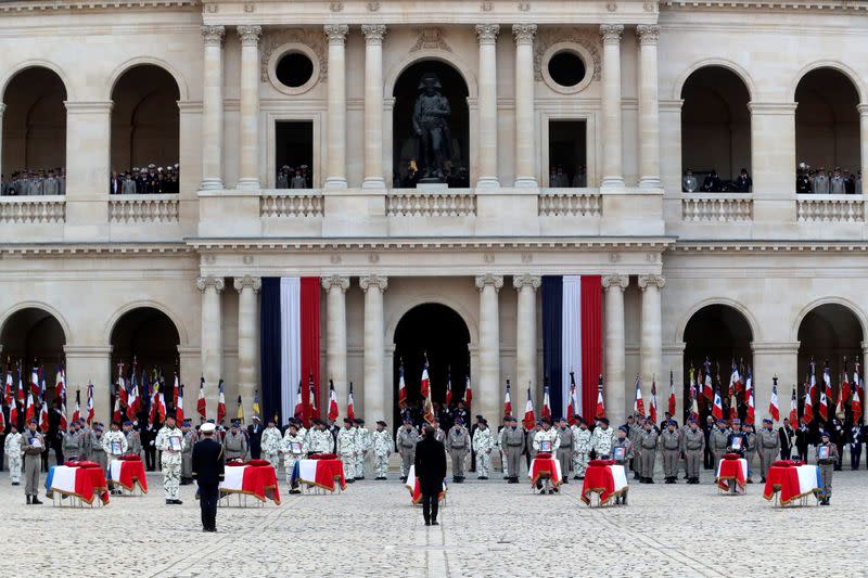 National ceremony in Paris to pay respect to the thirteen French soldiers killed in Mali