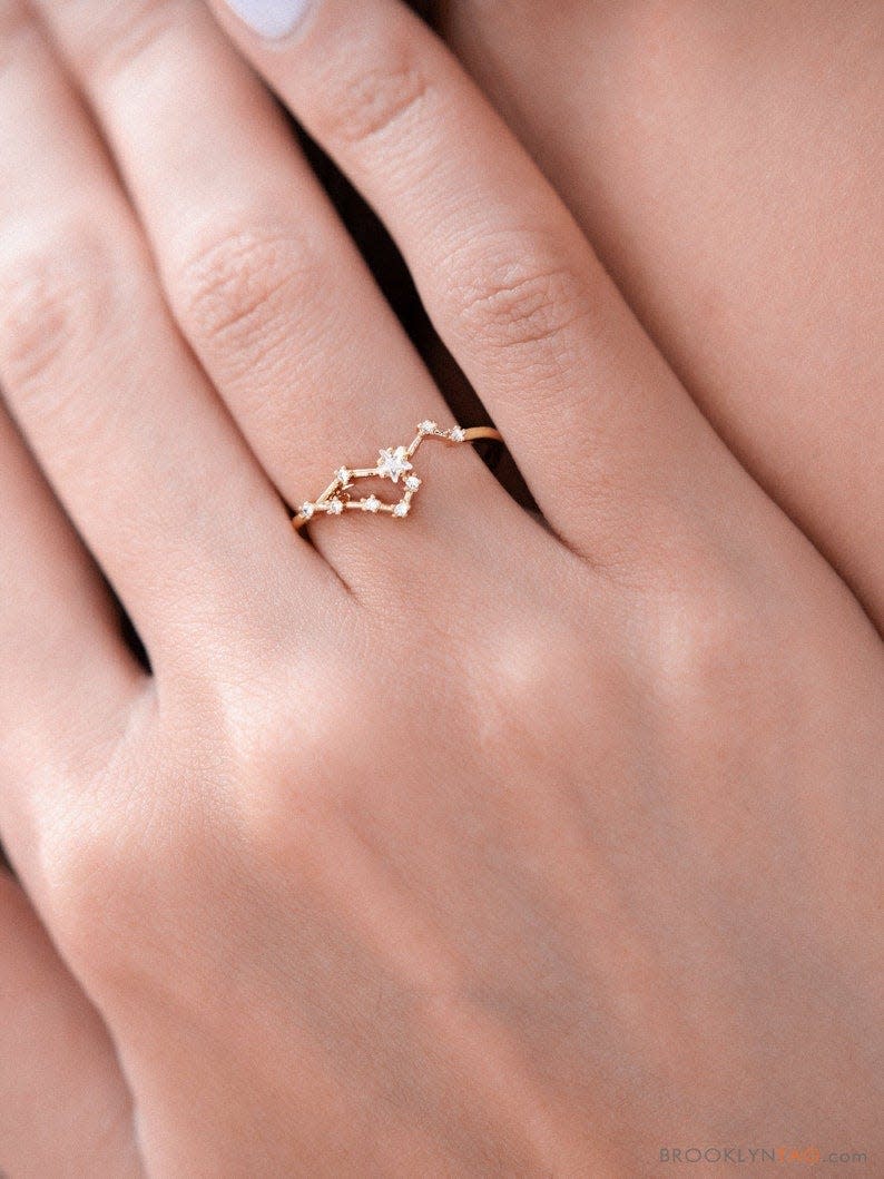 15) Leo Sign Constellation Ring With Crystals