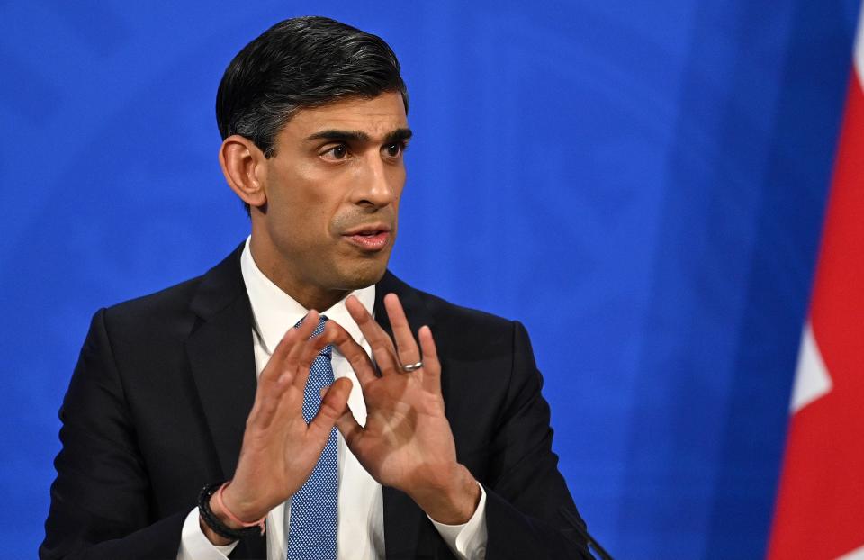 LONDON, ENGLAND - FEBRUARY 03: Britain's Chancellor of the Exchequer Rishi Sunak hosts a press conference in the Downing Street Briefing Room on February 3, 2022 in London, England. As the energy regulator, OFGEM, announced a domestic energy price cap rise of 54 percent earlier today, the Chancellor of the Exchequer announced the Energy Bill Rebate to help ease the cost of living burden. Council tax rebates of £150 for 80% of households and £200 off energy bills in October form £9.1 billion treasury package of support.  (Photo by Justin Tallis - WPA Pool/Getty Images)