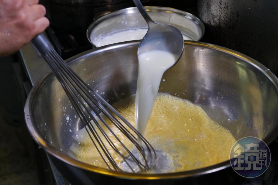 手工拌打土雞蛋和鮮奶，不加粉料。