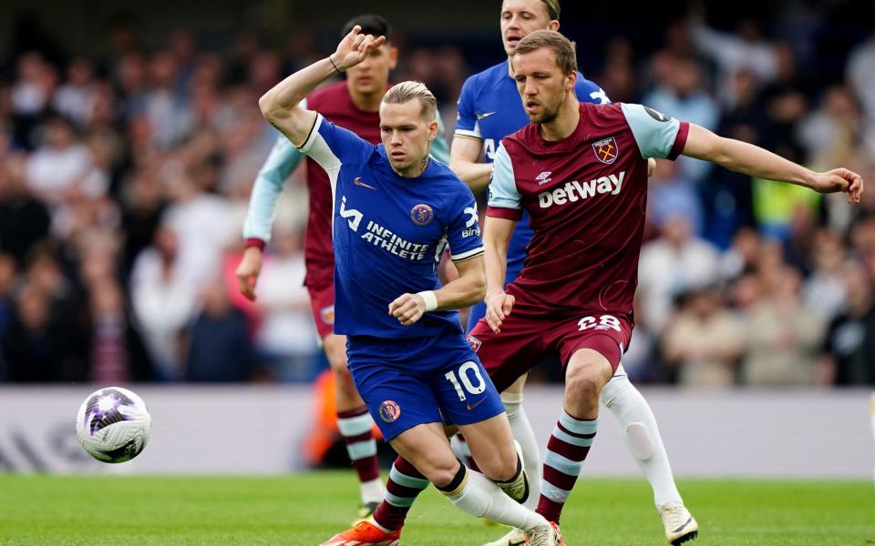 Chelsea's Mykhaylo Mudryk (left) and West Ham United's Tomas Soucek