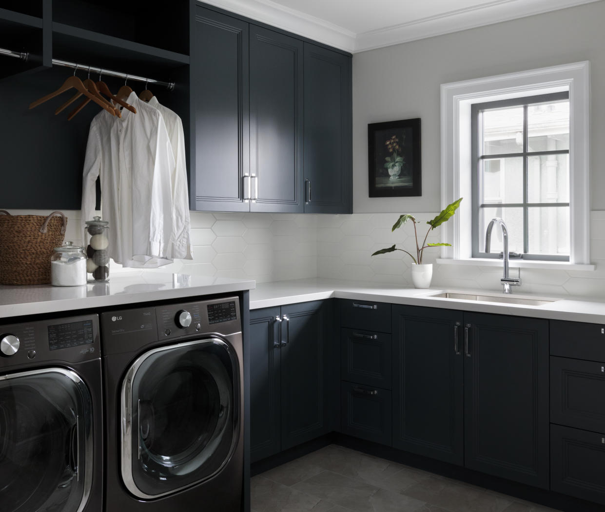  A classic laundry room design. 