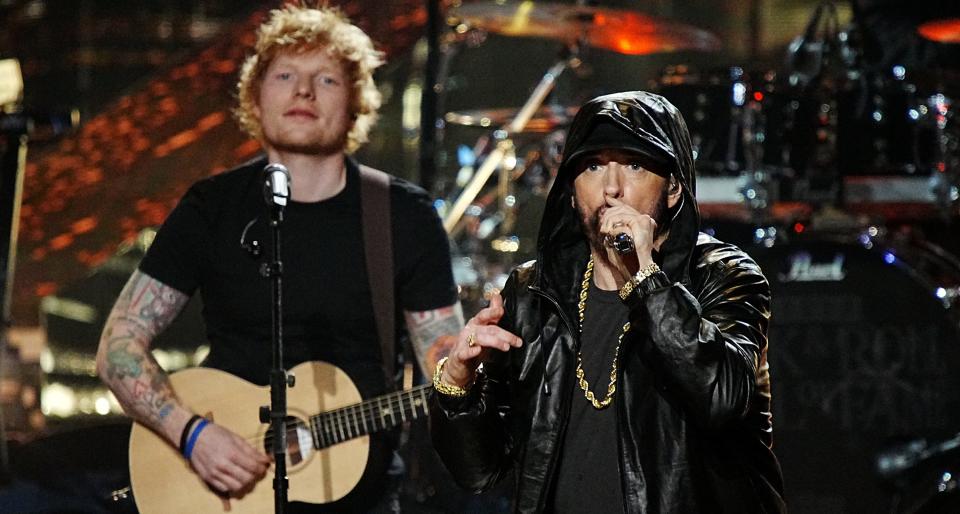 LOS ANGELES, CALIFORNIA - NOVEMBER 05: (L-R) Ed Sheeran and Eminem perform on stage during the 37th Annual Rock & Roll Hall Of Fame Induction Ceremony at Microsoft Theater on November 05, 2022 in Los Angeles, California. (Photo by Jeff Kravitz/FilmMagic)