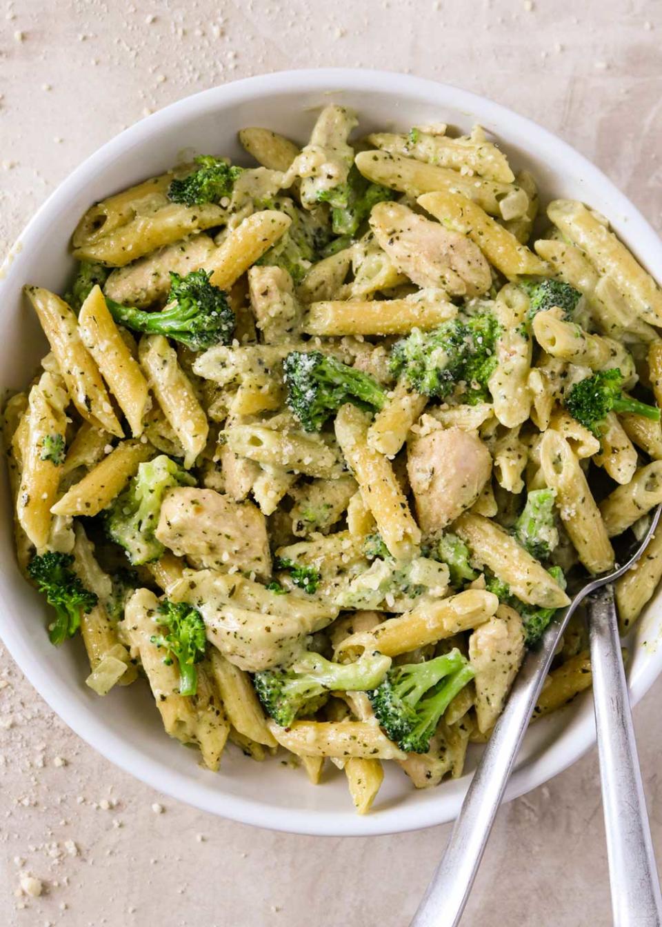 <a href="https://gimmedelicious.com/pesto-chicken-and-broccoli-pasta/">Pesto, Chicken, and Broccoli Pasta</a> from <a href="https://gimmedelicious.com">Gimme Delicious</a>
