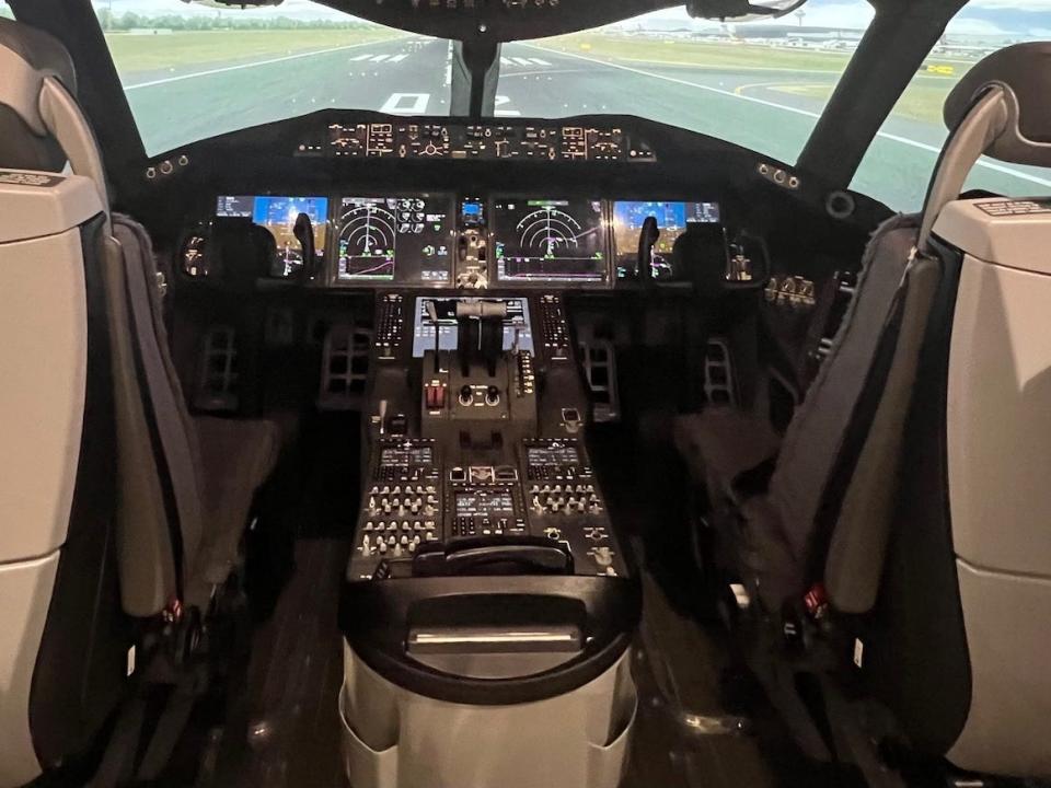 Singapore Airlines Boeing 787 flight simulator.