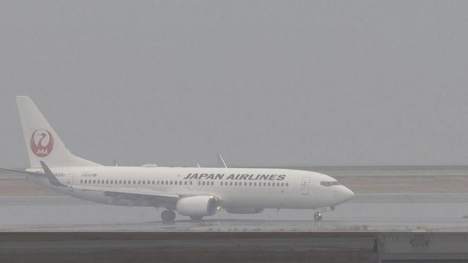 日本航空班機驚傳遭雷擊。（圖／翻攝自日本電視台）