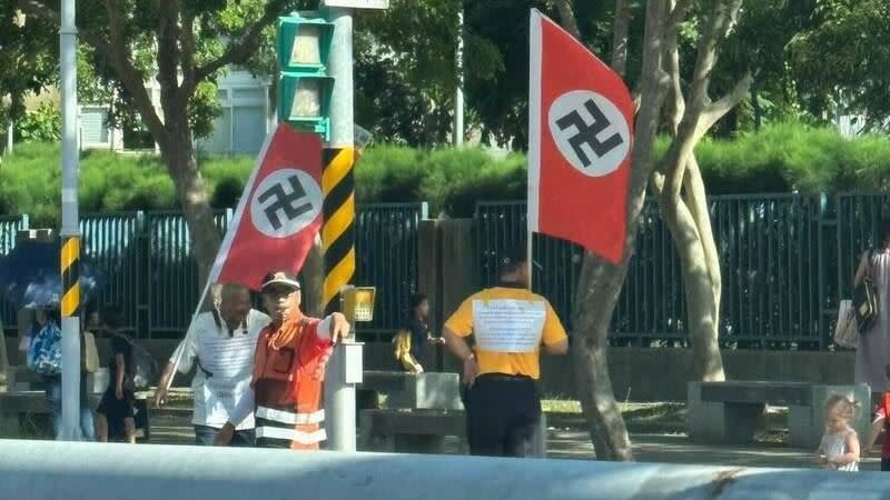 有少數特定的台灣民眾「持納粹旗幟」在歐洲學校門口抗議。