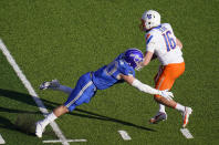 Air Force linebacker Grant Donaldson, left, tries to sack Boise State quarterback Jack Sears in the first half of an NCAA college football game Saturday Oct. 31, 2020, at Air Force Academy, Colo. (AP Photo/David Zalubowski)