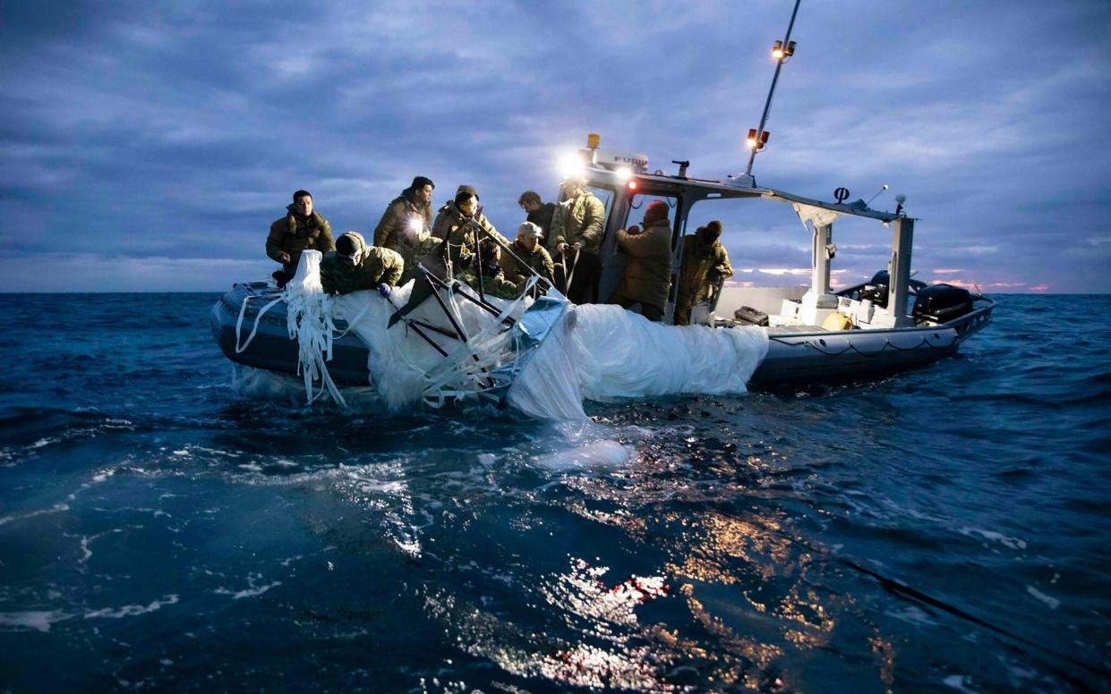  sailors assigned to Explosive Ordnance Disposal Group 2 recovering a high-altitude surveillance balloon off the coast of Myrtle Beach - AP/US Navy