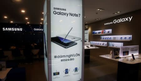 An advertisement of Samsung Galaxy Note 7 is seen at a mobile phone shop in Hanoi, Vietnam October 12, 2016. REUTERS/Kham