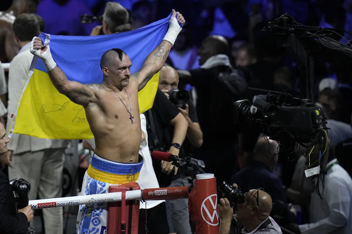 Pride of Ukraine: Usyk beats Joshua, keeps heavyweight belts