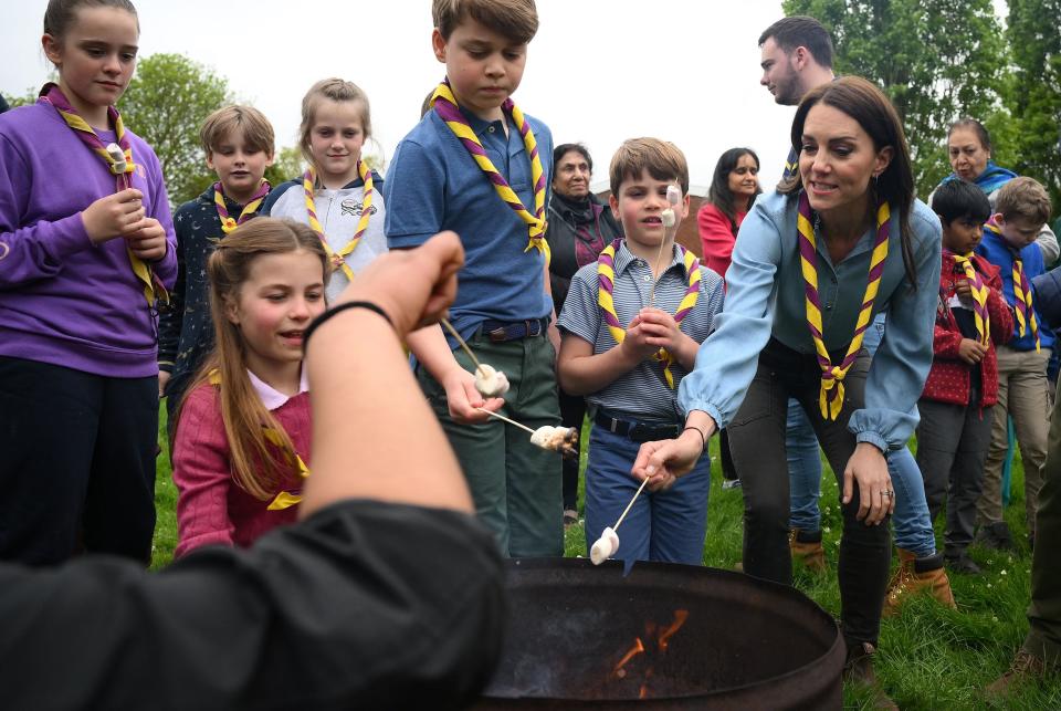 Princess Charlotte, Prince George, Prince Louis and Princess Kate toasted marshmallows over a grill fire.