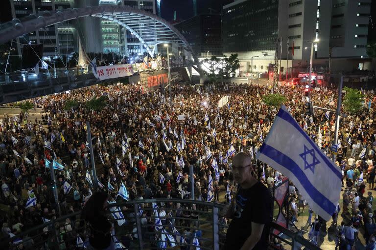 Multitudinaria marcha de este sábado en Tel Aviv (Photo by JACK GUEZ / AFP)