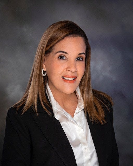 Claudia Mejias, la directora de West Gate Elementary School en West Palm Beach. “Mejias sabía que iba a ser una maestra desde la infancia. "Mi padre me compró una pizarra y me dijo que le enseñara inglés básico para los miembros de nuestra familia” ella dijo.