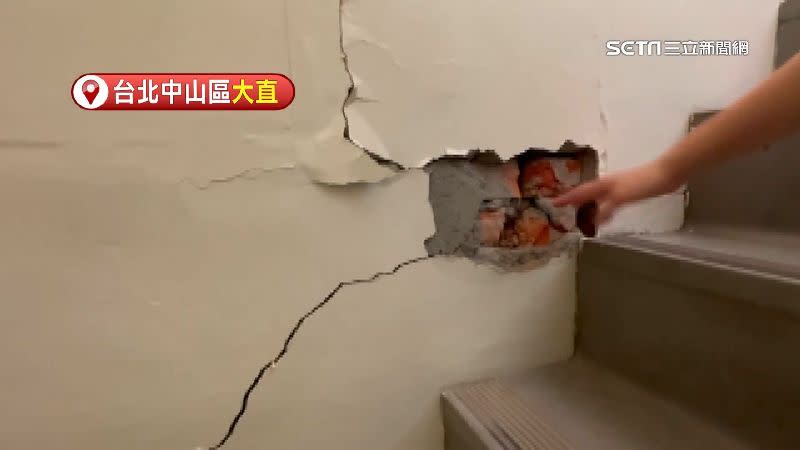 台北市大直民宅也傳出災情，屋內牆壁出現裂痕。