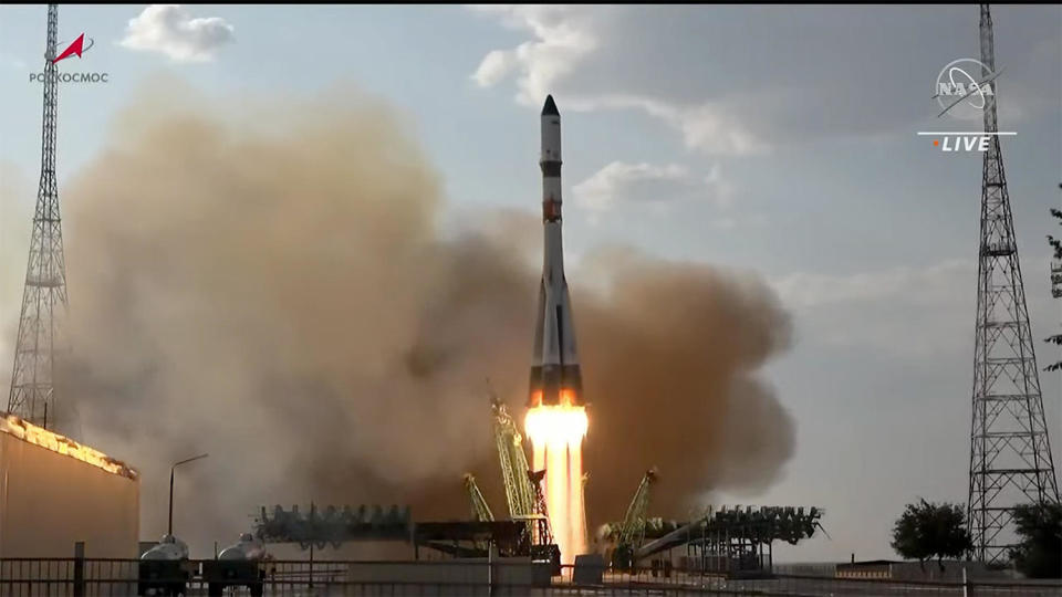 A Russian Progress cargo ship blasts off from the Baikonur Cosmodrome in Kazakhstan, bringing 2.7 tons of supplies and equipment to the International Space Station. / Credit: NASA/Roscosmos