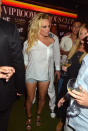 Pamela Anderson posa durante su fiesta en Saint-Tropez, Francia. (Foto por: Foc Kan/WireImage)