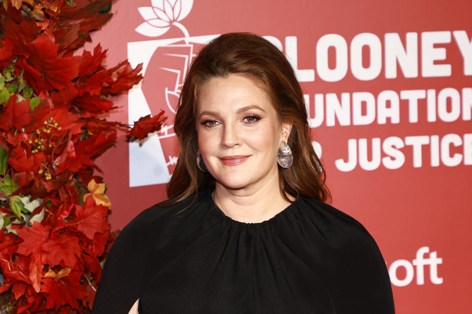 Drew Barrymore sorgte mit einem Video auf TikTok für Wirbel (Bild: Arturo Holmes/WireImage)