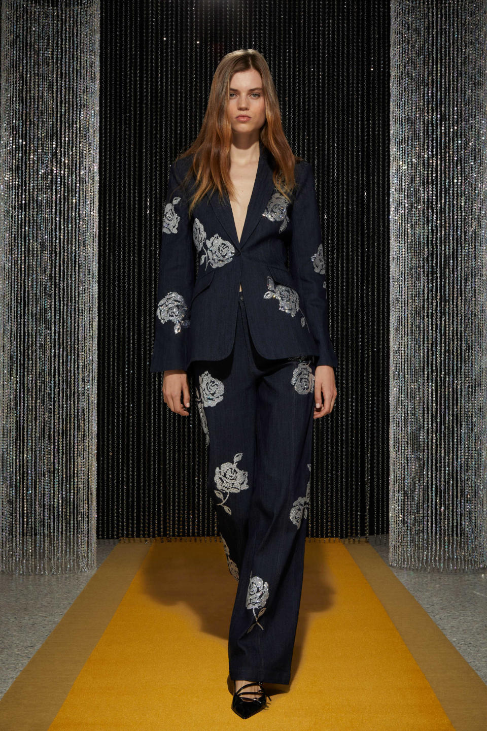 Cinq à Sept Resort 2025 Ready-to-Wear Collection