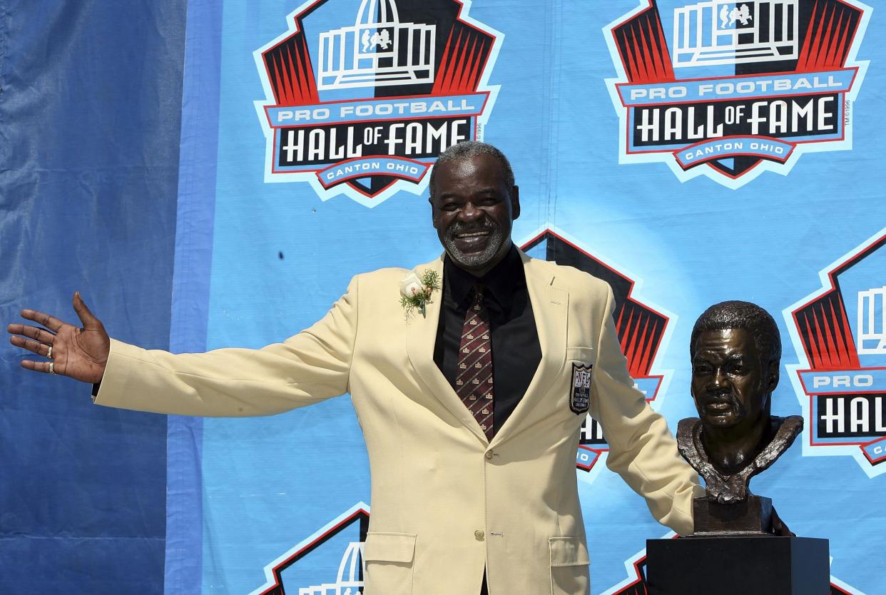 CANTON, OH - AUGUST 05:  Rayfield Wright of the Dallas Cowboys poses with his bust after his induction during the Class of 2006 Pro Football Hall of Fame Enshrinement Ceremony at Fawcett Stadium on August 5, 2006 in Canton, Ohio.  (Photo by Doug Benc/Getty Images)