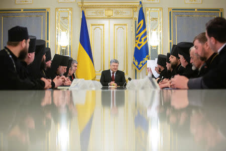 Ukrainian President Petro Poroshenko attends a meeting with Metropolitan Macarius, head of Ukraine's Autocephalous Orthodox Church, in Kiev, Ukraine April 18, 2018. Mikhail Palinchak/Ukrainian Presidential Press Service/Handout via REUTERS