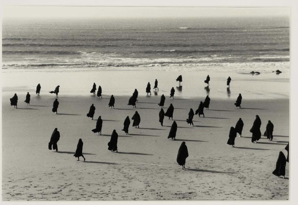 "Untitled" from the Rapture series, 1999. Silver gelatin print, 50.8 x 60.9 cm.<span class="copyright">Shirin Neshat—Courtesy of the Mohammed Afkhami Foundation</span>