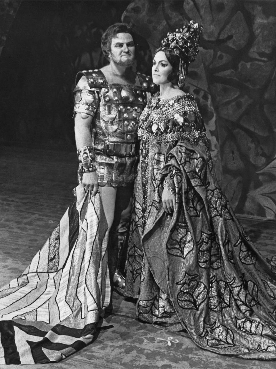 Veasey as Dido with Jon Vickers as Aeneas, rehearsing a scene from ‘Les Troyens’ at the Royal Opera House in1969 (Getty)