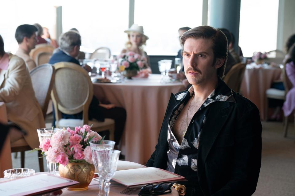 WELCOME TO CHIPPENDALES, Dan Stevens as Paul Snider, ‘An Elegant, Exclusive Atmosphere', (Season 1, ep. 101, aired Nov. 22, 2022)