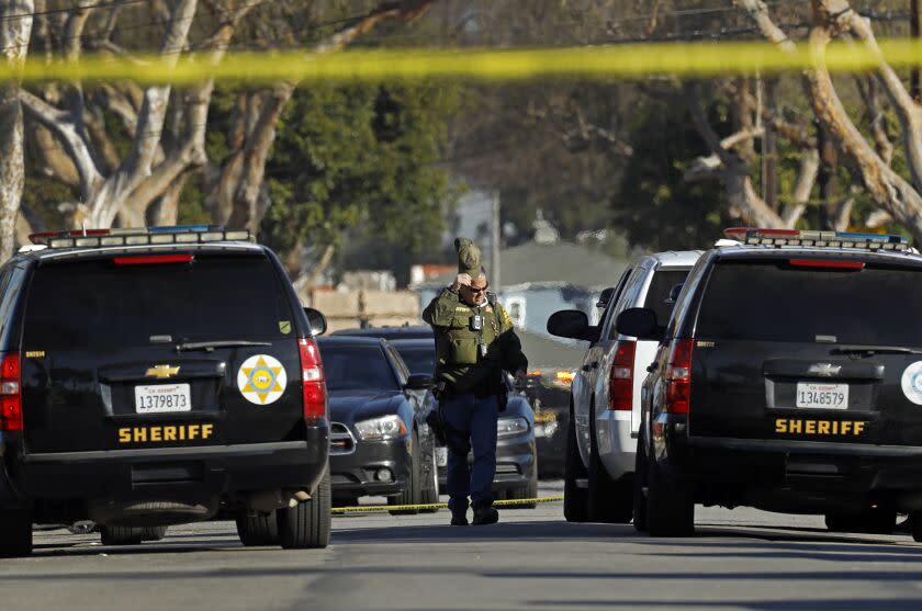 MAYWOOD, CALIFORNIA-Jan. 26, 2023-An LA County sheriff deputy involved shooting lead to the death of one person in Maywood, California on Jan 26, 2023. Sheriff deputies investigate the scene at a home on Clarkson Ave. in Maywood, CA. (Carolyn Cole / Los Angeles Times)