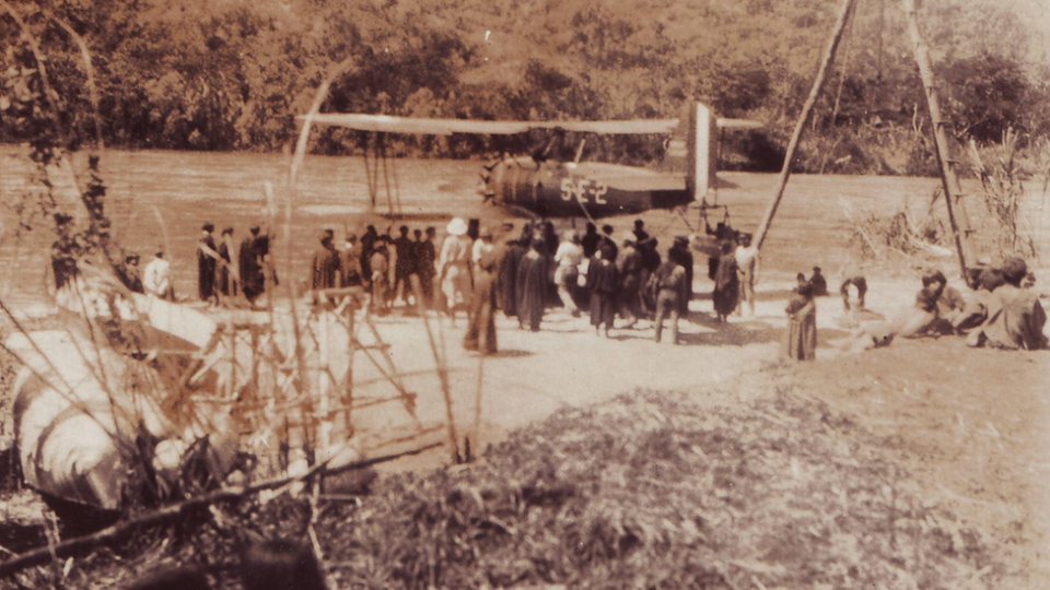 Preparación naves peruanas para enviar a la frontera