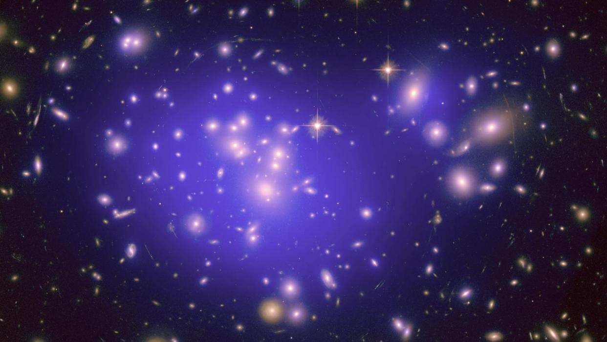  A galaxy with a large reservoir of dark matter (purple overlay) in its center. 