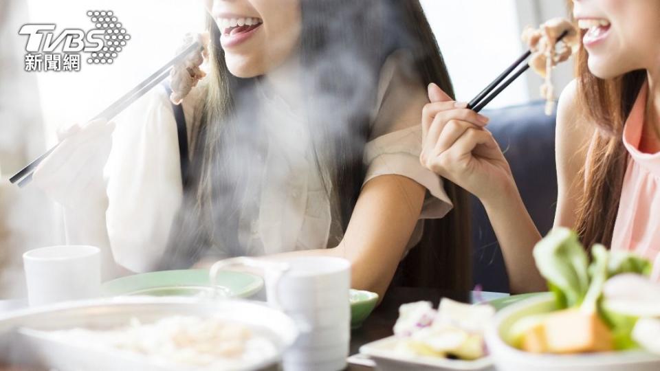 不少女網友回覆熱愛火鍋的原因。（示意圖／shutterstock達志影像）