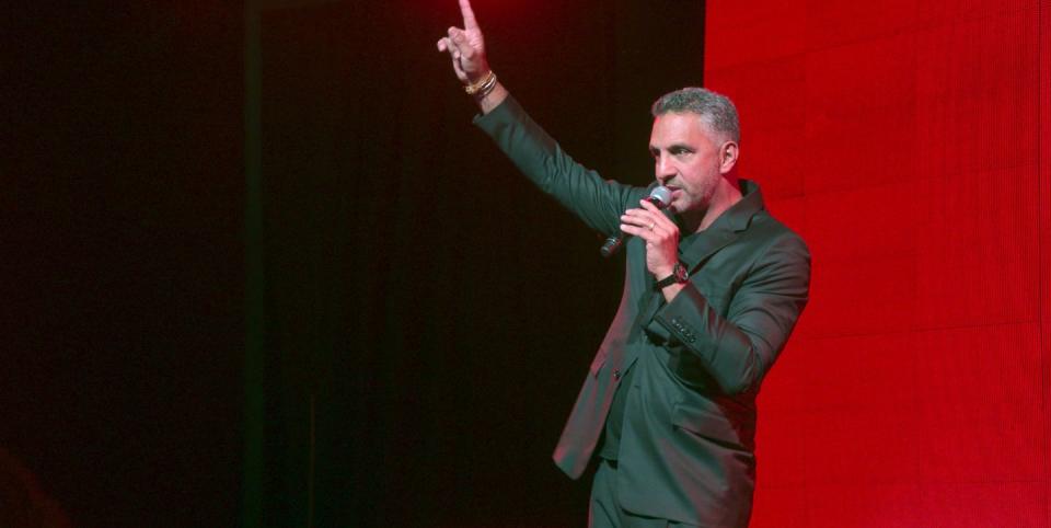 mauricio umansky