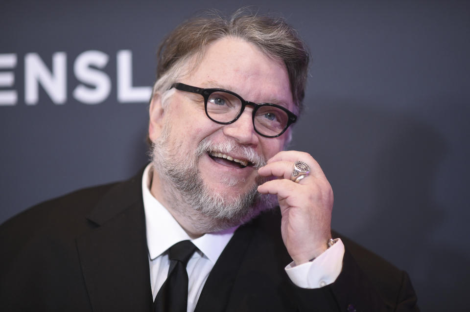 Guillermo del Toro llega a la 2da Celebración anual de Cine y Televisión Latina el domingo 13 noviembre de 2022 en el Fairmont Century Plaza en Los Angeles. Del Toro recibió un doctorado honoris causa de la Universidad Nacional Autónoma de México el 17 de noviembre de 2022. (Foto Richard Shotwell/Invision/AP)