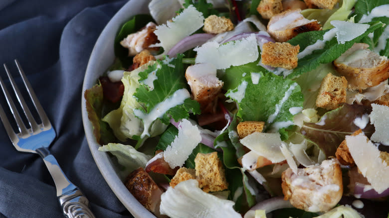 Salad with croutons