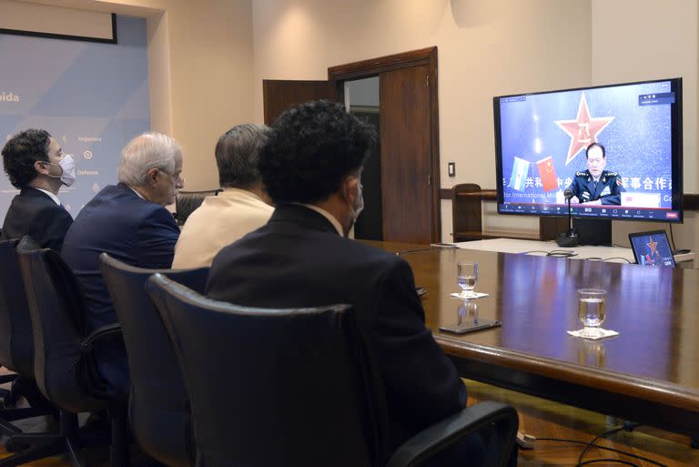 En la videoconferencia con el teniente general Wei Feng He se acordó trabajar para futuras visitas