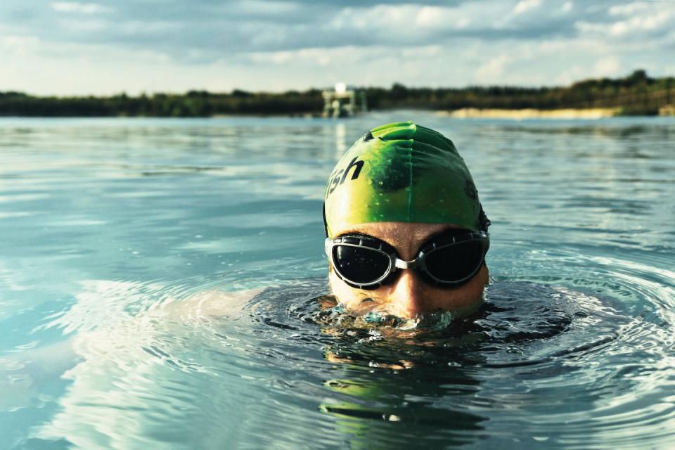 Diving goggles protect us from irritations and infections. <a href="https://www.pexels.com/es-es/foto/banda-de-natacion-verde-1415809/" rel="nofollow noopener" target="_blank" data-ylk="slk:Mali maeder / Pexels;elm:context_link;itc:0;sec:content-canvas" class="link ">Mali maeder / Pexels</a>