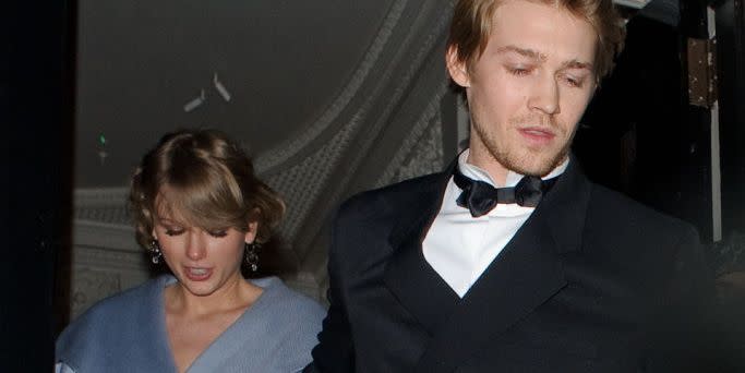 taylor swift and her former boyfriend joe alwyn in london