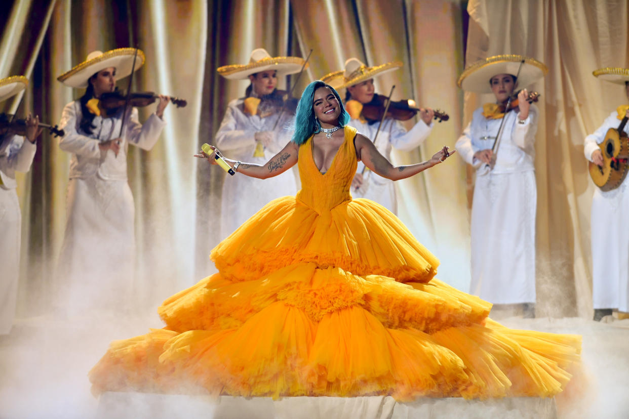La intérprete de música urbana, Karol G sorprendió durante su actuación en Premios Juventud 2021 al interpretar una canción acompañada por un mariachi. (Getty Images)