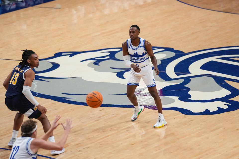 Drake guard D.J. Wilkins (0) passes the ball to teammate Tucker DeVries (12) at the Knapp Center on Saturday.