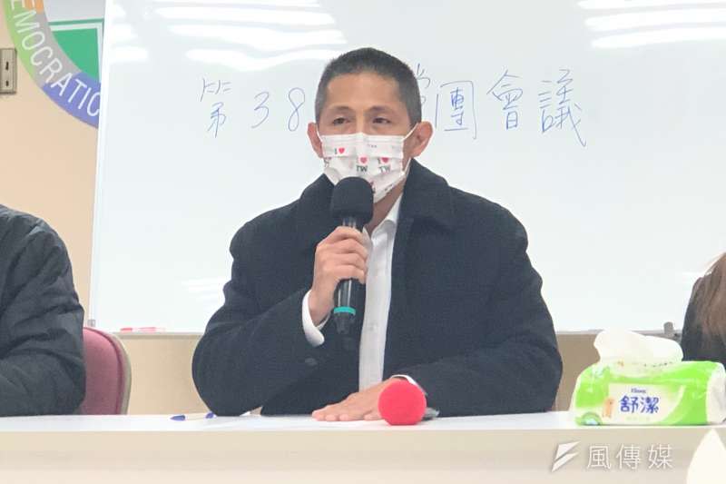 20210107-新境界智庫副執行長吳怡農7日登記參選民進黨台北市黨部主委，而後前往拜會市議會民進黨團尋求支持。（方炳超攝）