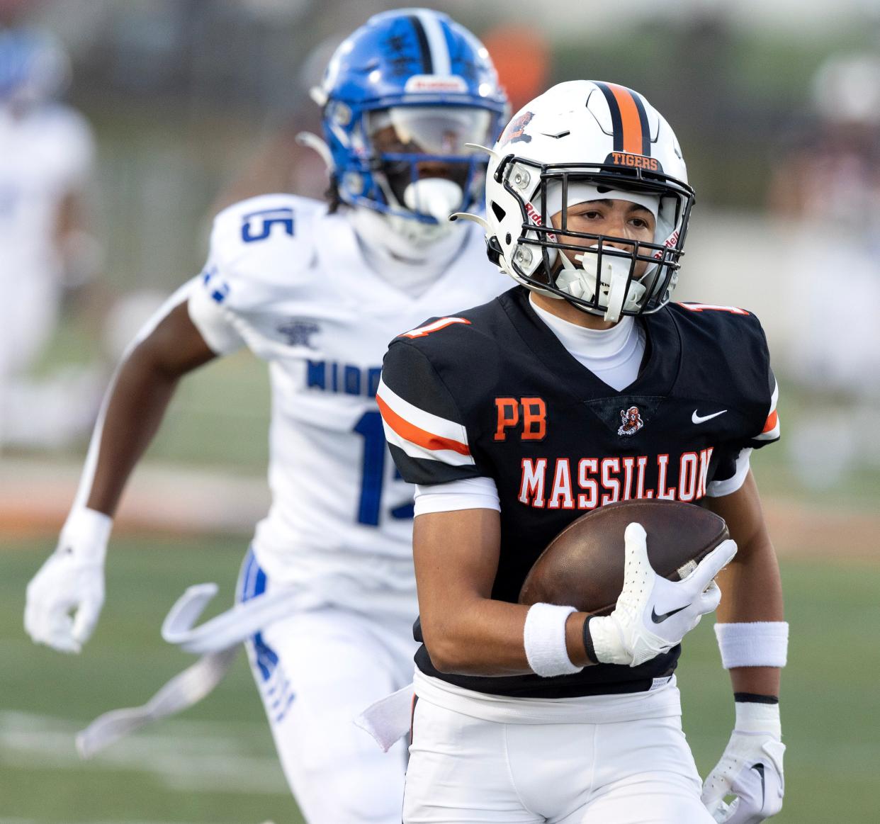 Massillon's Braylyn Toles caught two TD passes Friday.