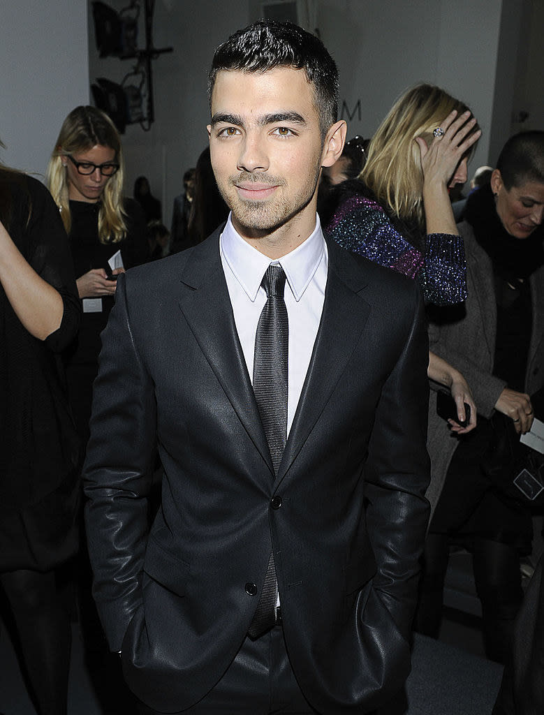 Joe Jonas with his hands in his pockets